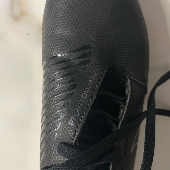 Boy’s soccer cleats - Picture 7 of 7